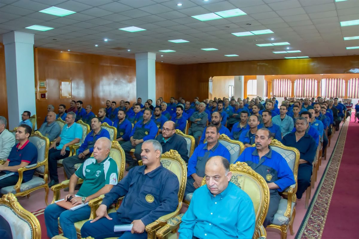 "لا ماكينة متوقفة".. توجيهات عاجلة من وزير الإنتاج الحربي خلال جولة بمصنع 100