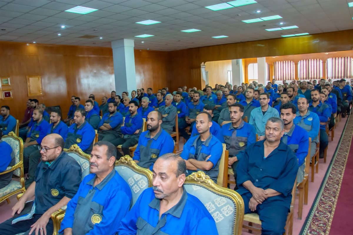 "لا ماكينة متوقفة".. توجيهات عاجلة من وزير الإنتاج الحربي خلال جولة بمصنع 100