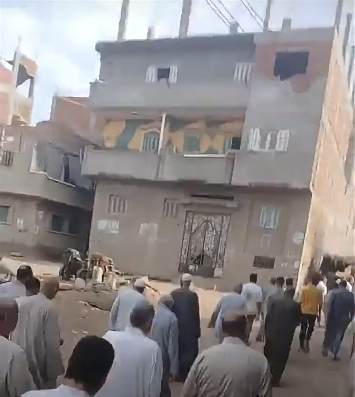 تشييع جثماني الزوجين ضحايا نجلهما في طنطا وسط حالة من الحزن والانهيار