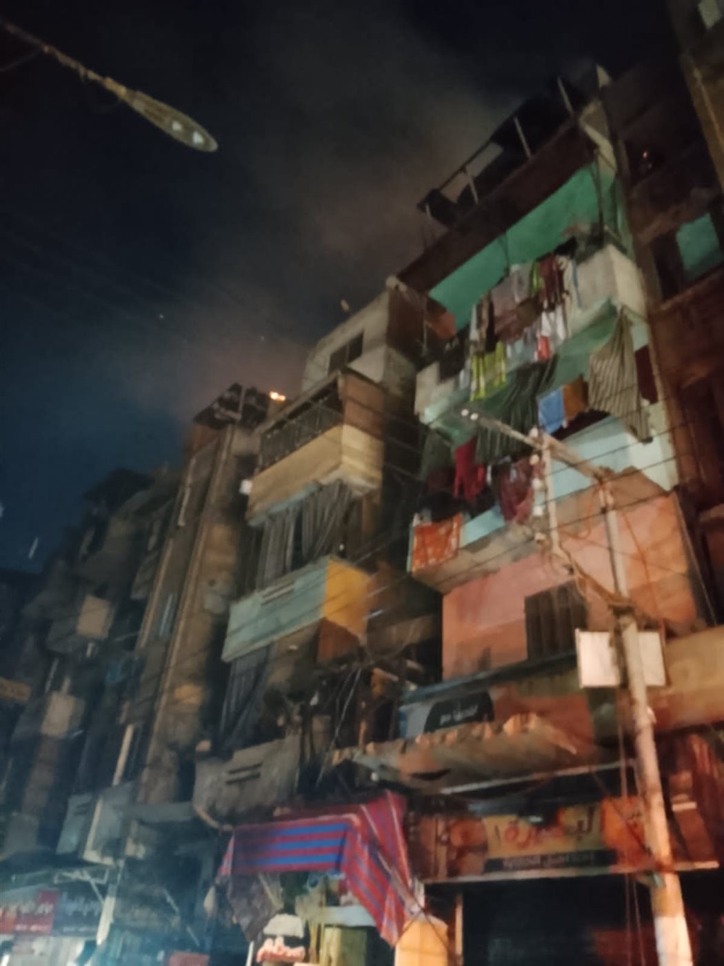 محافظ الدقهلية يتابع حريق كفر البدماص ويوجه باستمرار التواجد الميداني حتى انتهاء التبريد