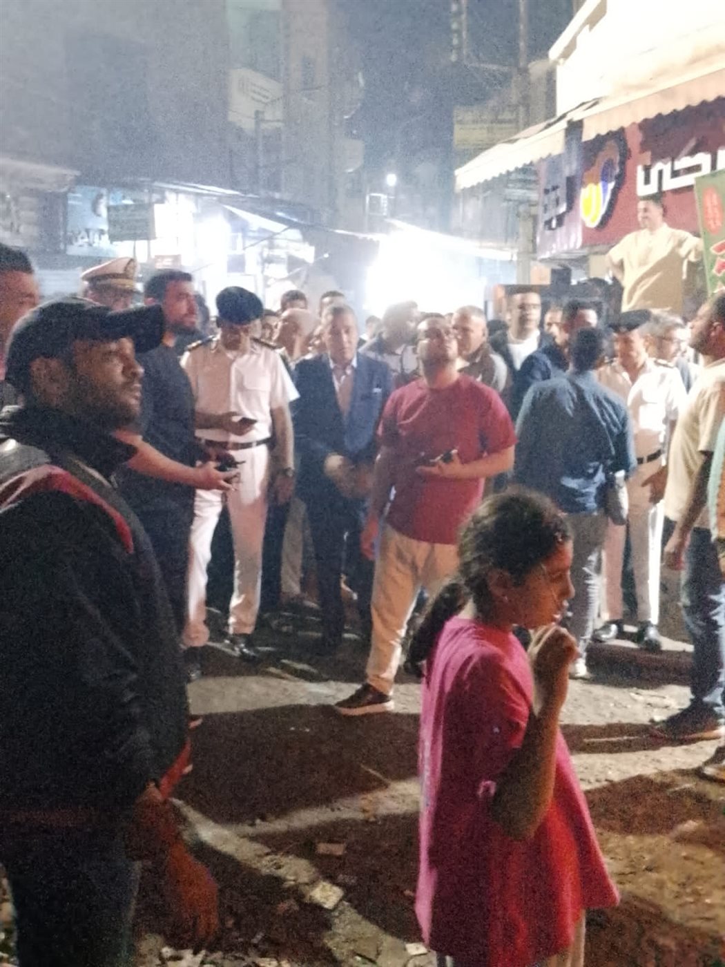 محافظ الدقهلية يتابع حريق كفر البدماص ويوجه باستمرار التواجد الميداني حتى انتهاء التبريد