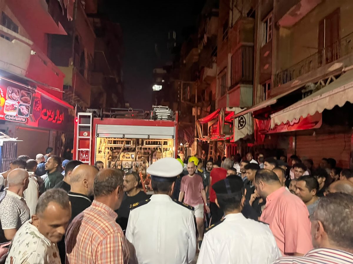 محافظ الدقهلية يتابع حريق كفر البدماص ويوجه باستمرار التواجد الميداني حتى انتهاء التبريد