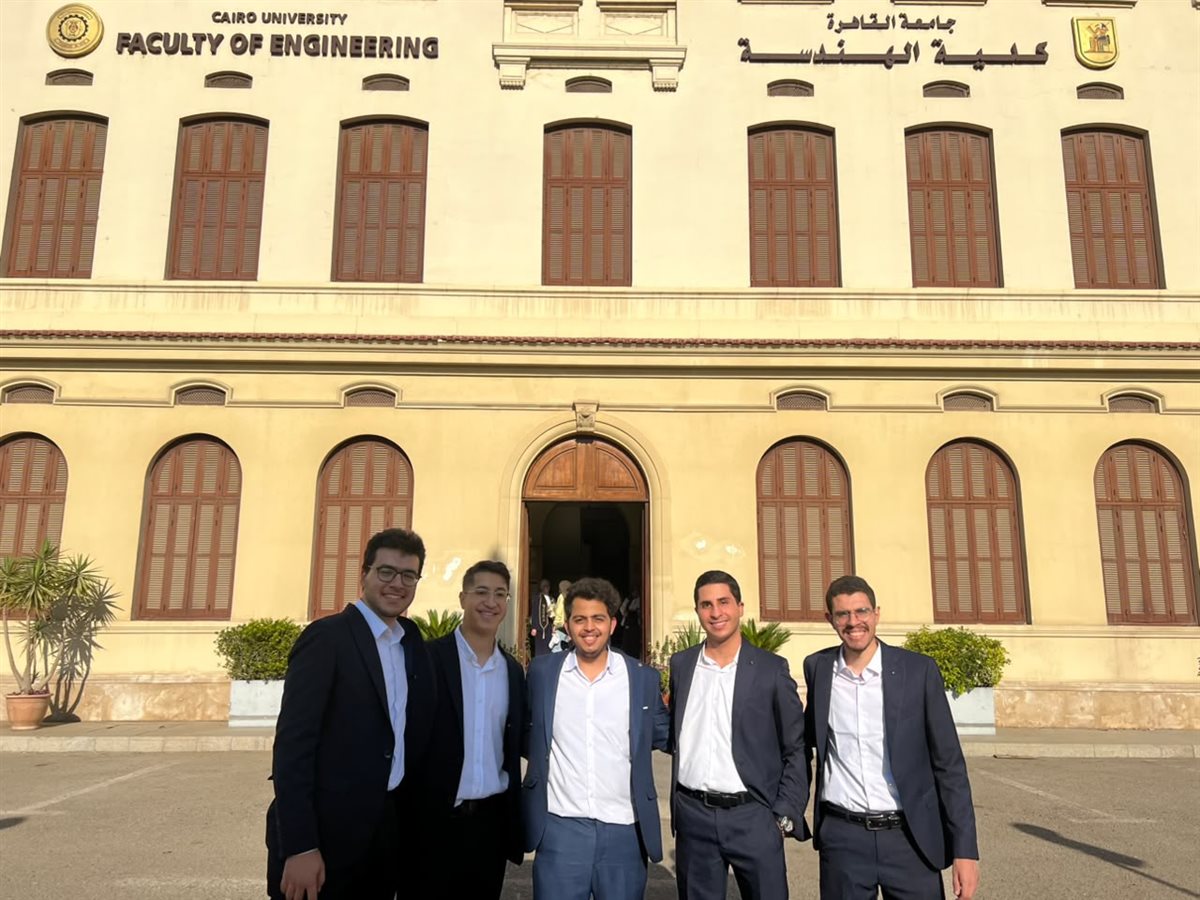 فريق طلابي بهندسة القاهرة يحصد المركز الأول في تحالف الذكاء الاصطناعي وإنترنت الأشياء بقمة الابتكار الجامعي 2026