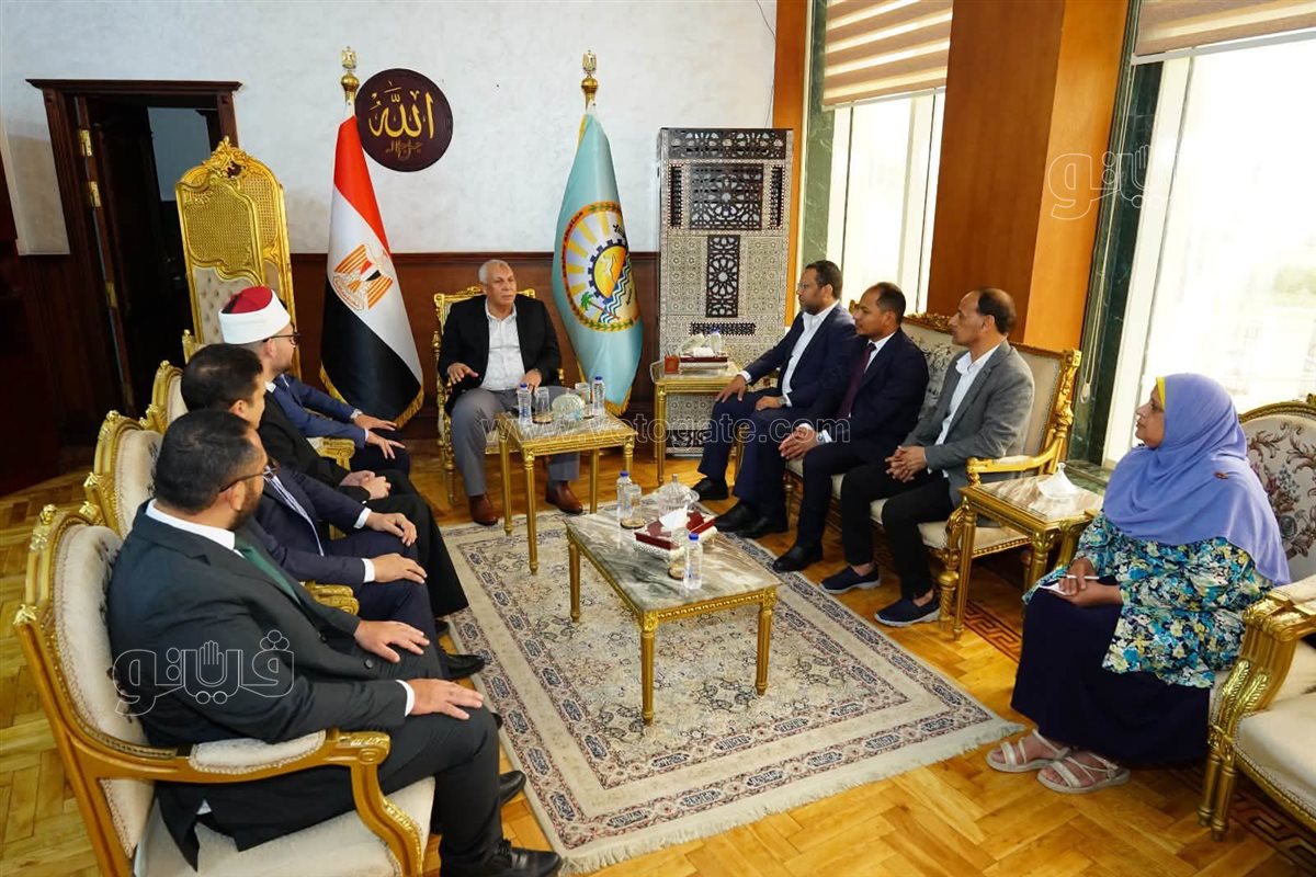 محافظ مطروح يستقبل وفد بيت الزكاة لتوزيع قافلة مساعدات للأولى بالرعاية وذوي الهمم