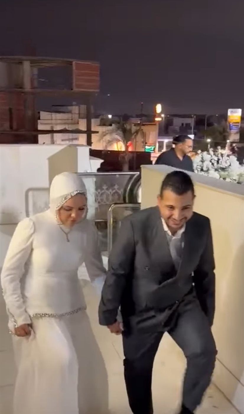 من زغرودة الأم إلى هيبة الأب، 8 صور ترصد فرحة إبراهيم حسن وزوجته في عقد قران ابنهما