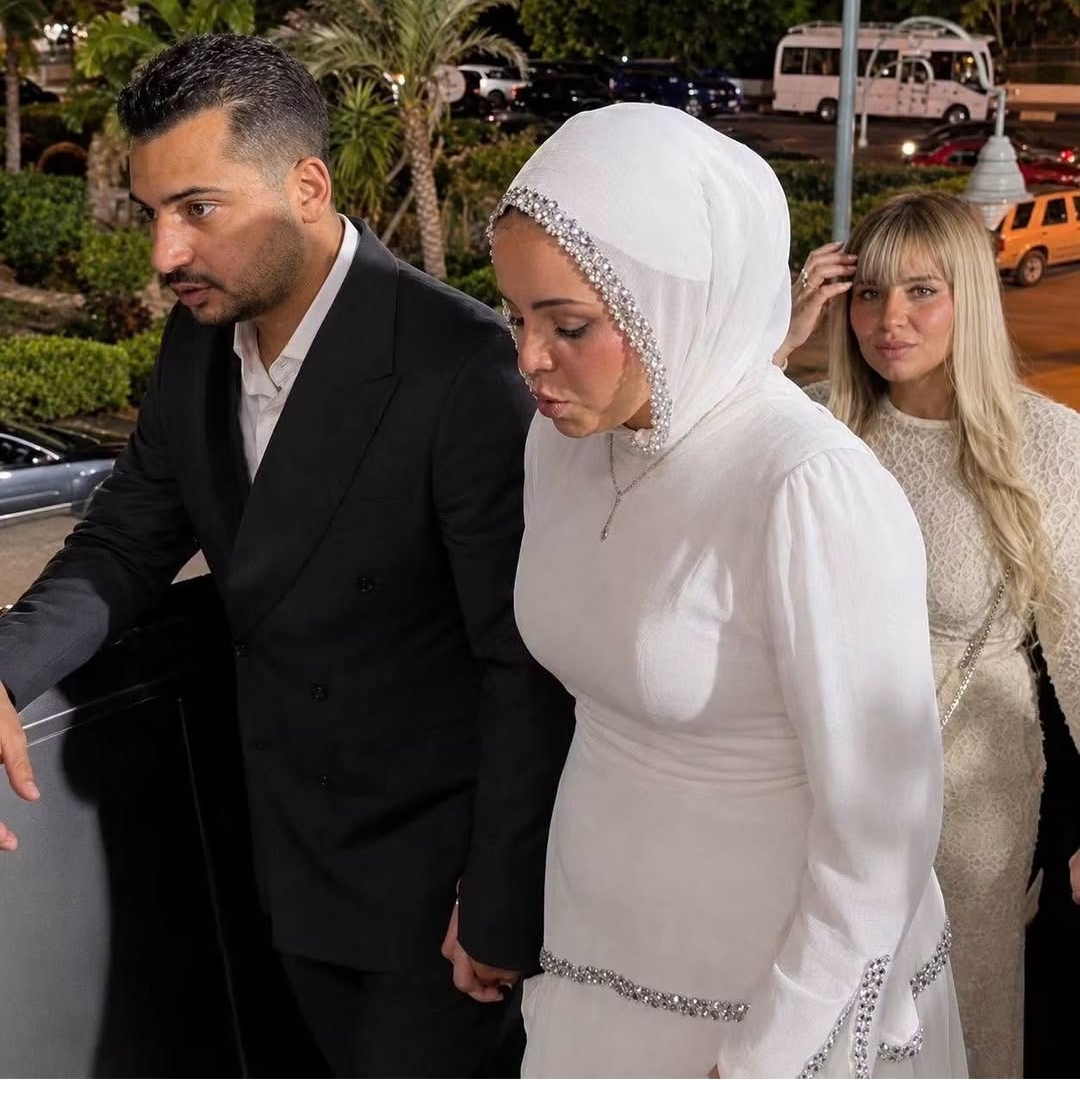 من زغرودة الأم إلى هيبة الأب، 8 صور ترصد فرحة إبراهيم حسن وزوجته في عقد قران ابنهما