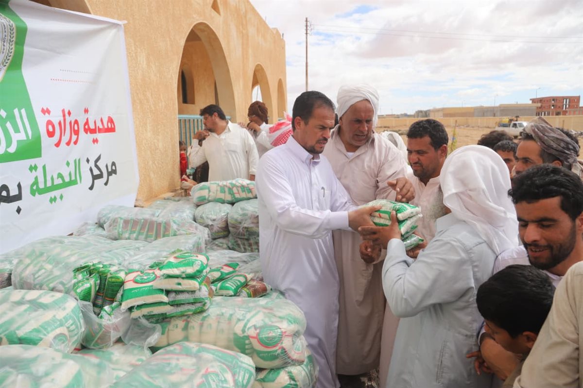 الزراعة تطلق قافلة غذائية مجانية لدعم أهالي السلوم والنجيلة وسيدي براني (صور)