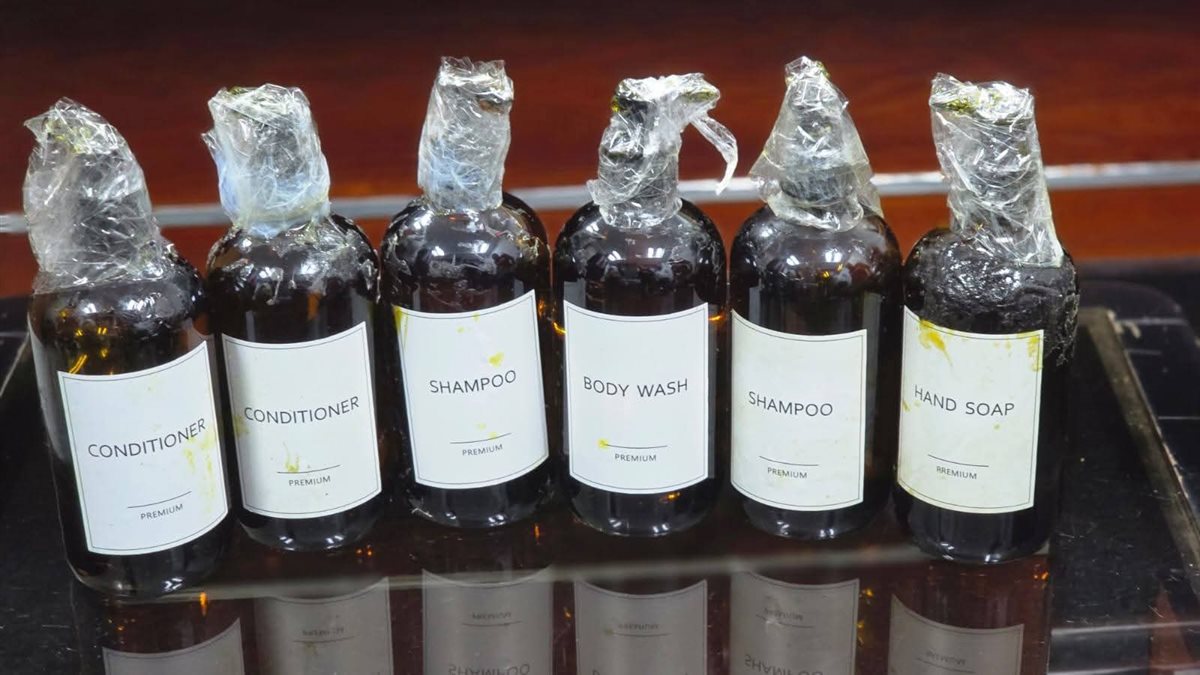 جمارك البريد تضبط طردًا أمريكيًا يشتبه في احتوائه على زيت القنب بقيمة 12 مليون جنيه