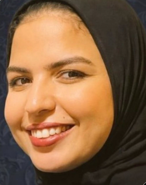  مضيفة الطيران عزة رمزي