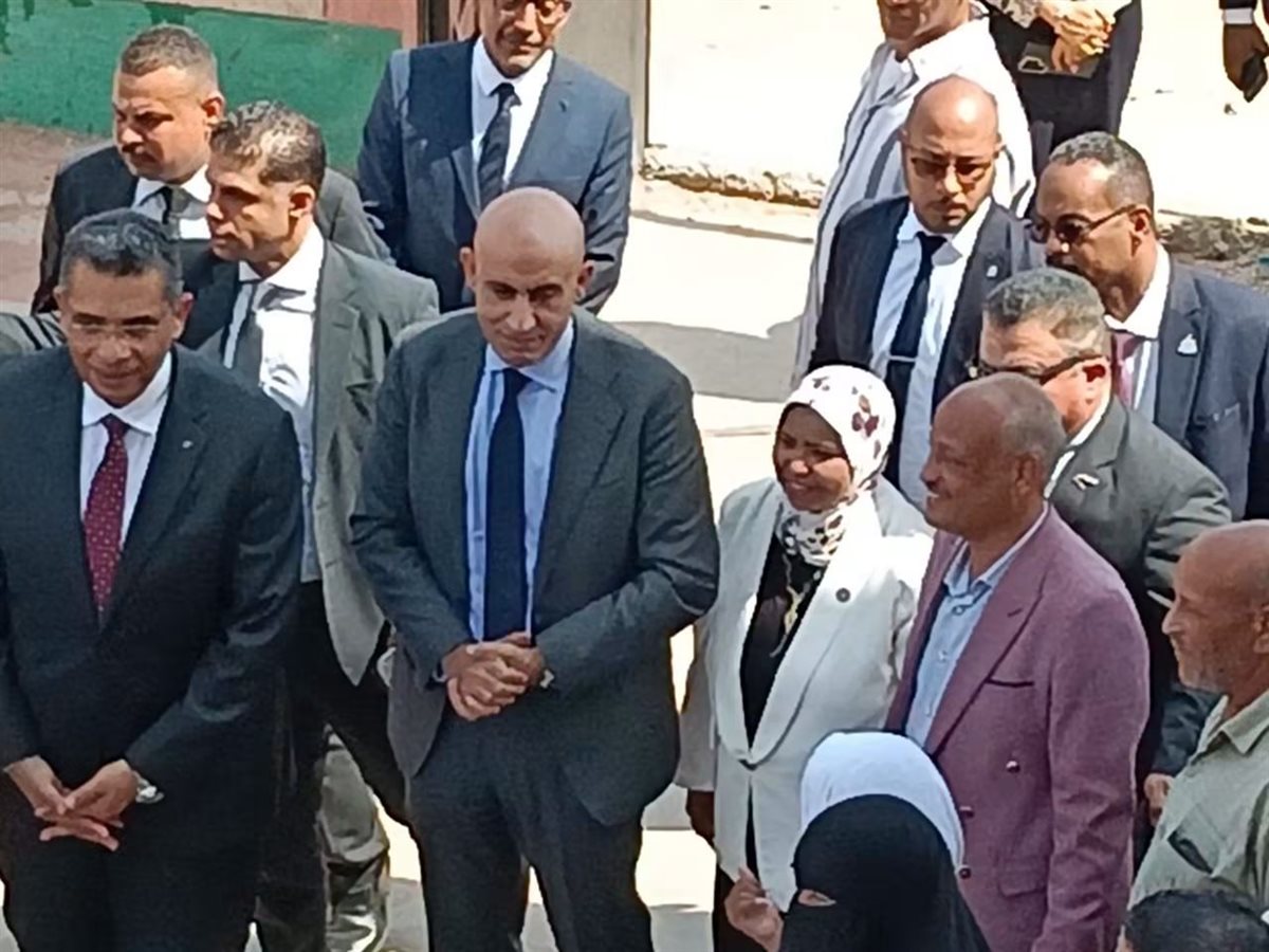 محافظ البحر الأحمر يستقبل وزير التربية والتعليم في زيارة تفقدية على المدارس، فيتو