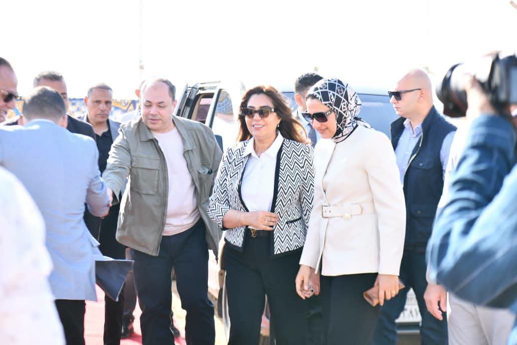 وزيرة التنمية المحلية تضع حجر أساس مجمع الصناعات الغذائية بالخارجة