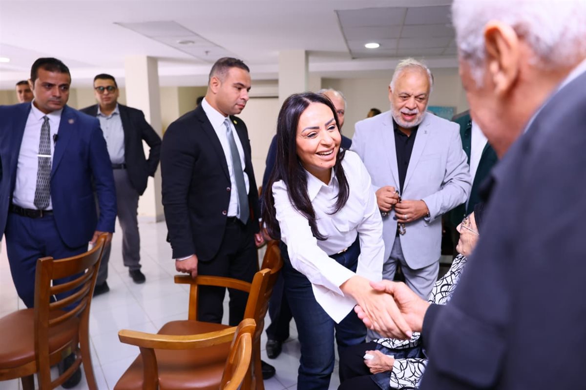 مايا مرسي تتفقد دار إقامة كبار الفنانين بأكتوبر وتطمئن على الخدمات المقدمة للنزلاء