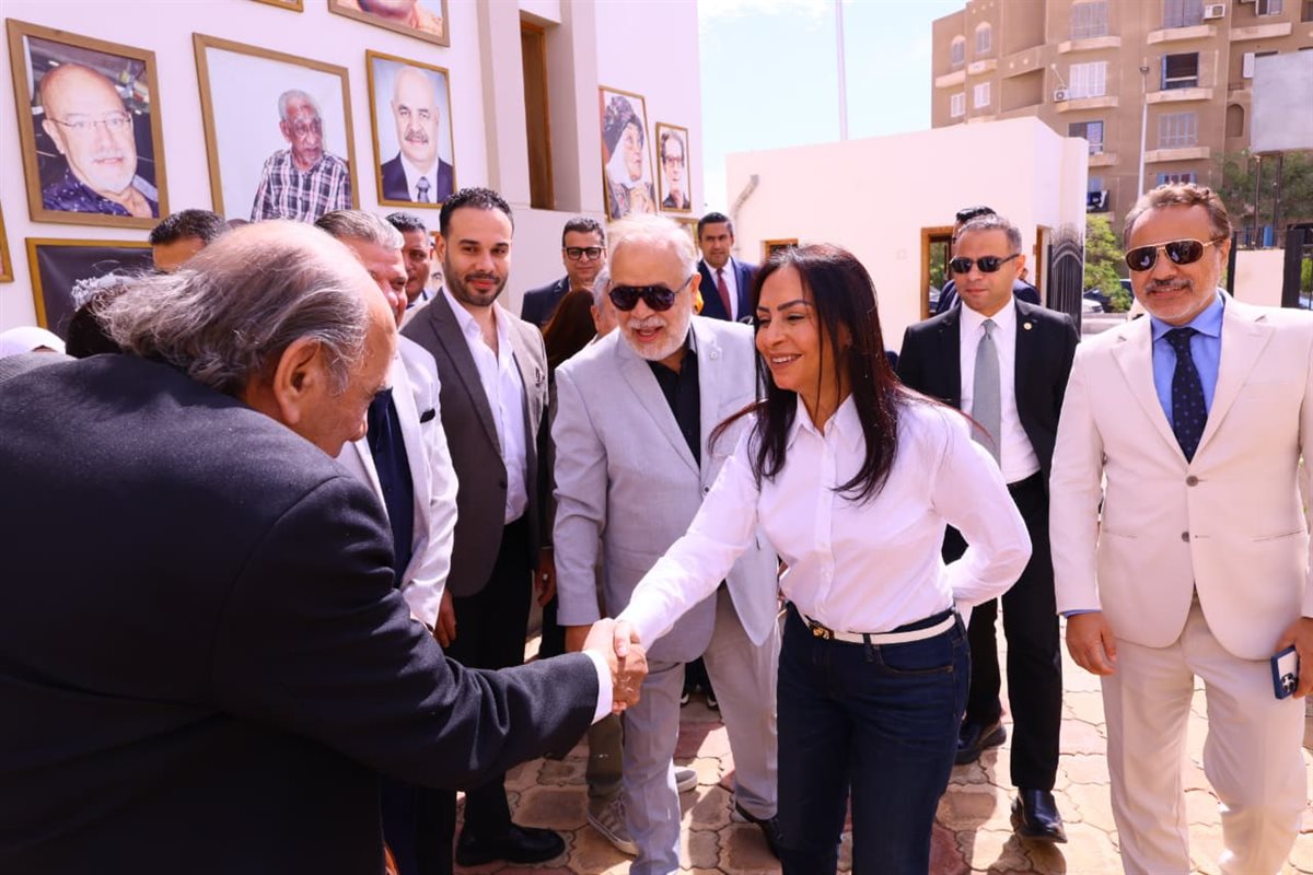 مايا مرسي تتفقد دار إقامة كبار الفنانين بأكتوبر وتطمئن على الخدمات المقدمة للنزلاء