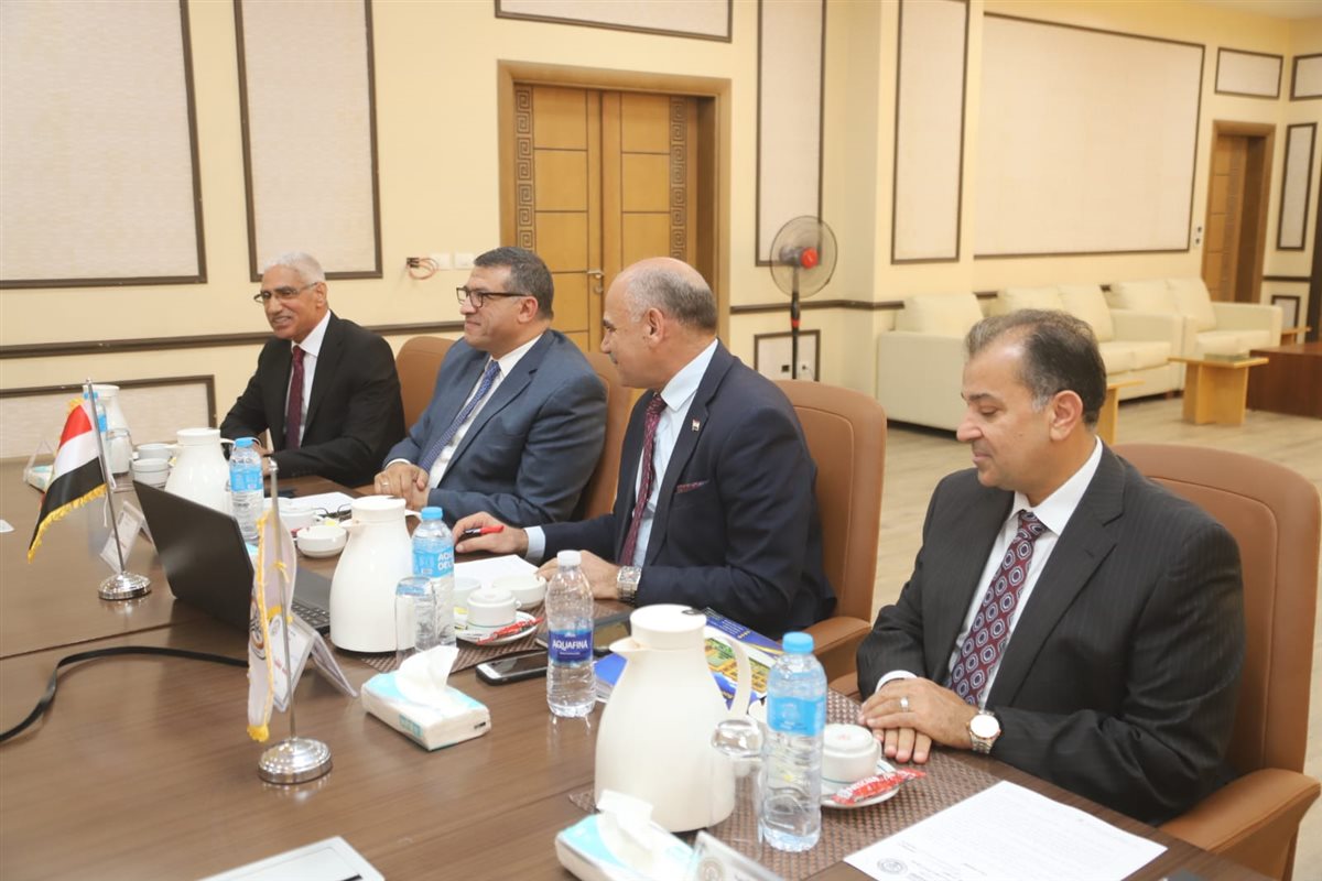 مجلس أمناء جامعة جنوب الوادي الأهلية يناقش تطوير المنظومة التعليمية وتعزيز حوكمة الأداء المالي (صور)
