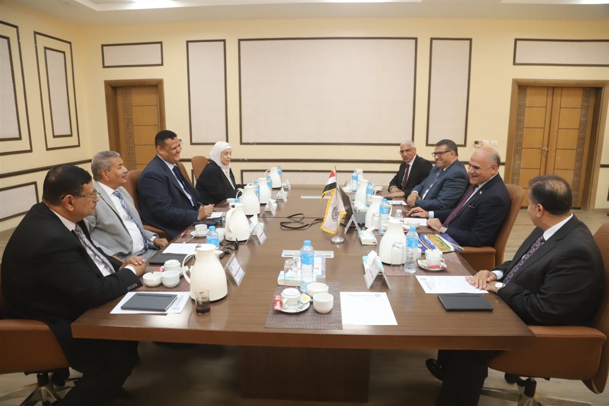 مجلس أمناء جامعة جنوب الوادي الأهلية يناقش تطوير المنظومة التعليمية وتعزيز حوكمة الأداء المالي (صور)