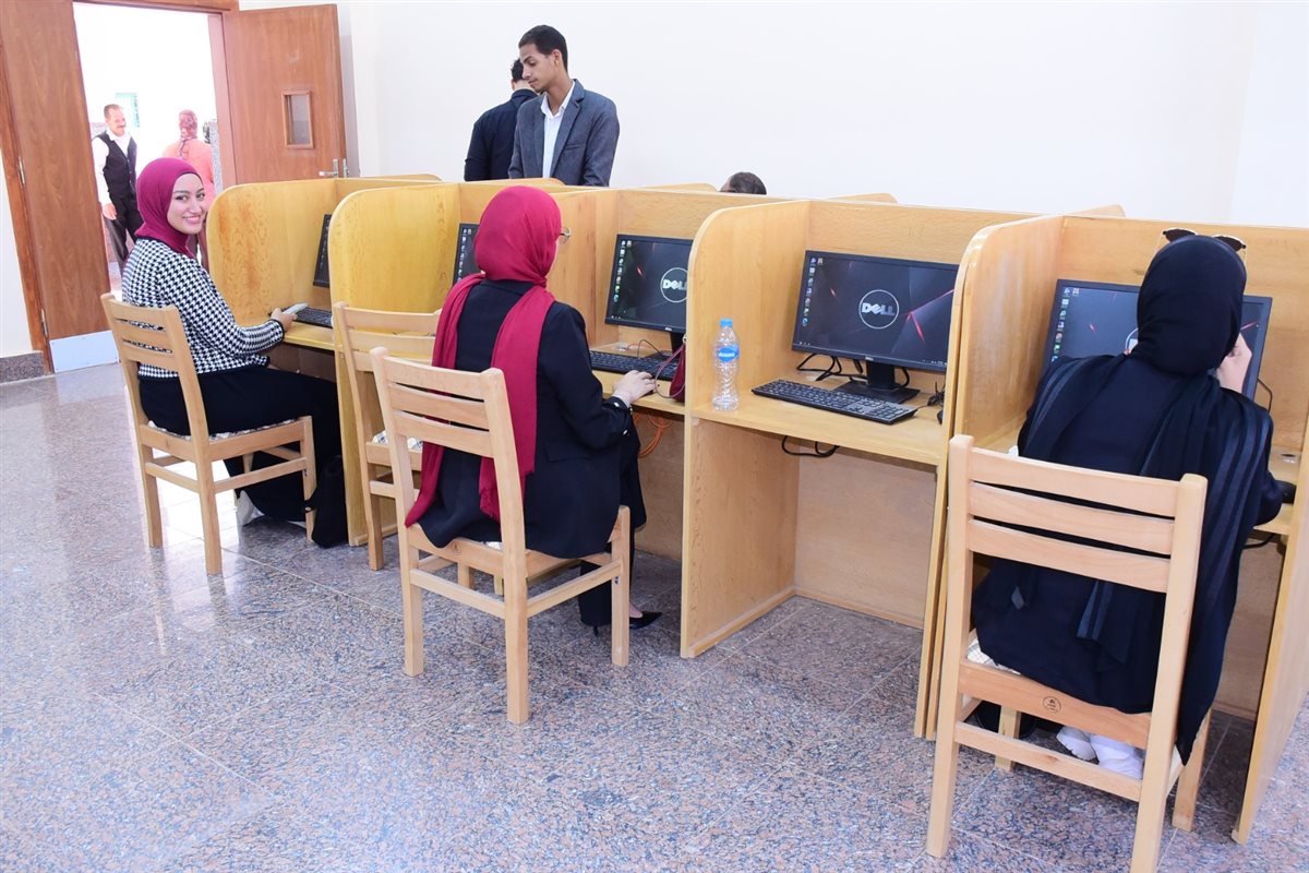 رئيس جامعة سوهاج ونقيب الإعلاميين يفتتحان مركز مكافحة الشائعات