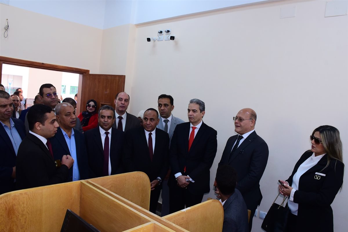 رئيس جامعة سوهاج ونقيب الإعلاميين يفتتحان مركز مكافحة الشائعات