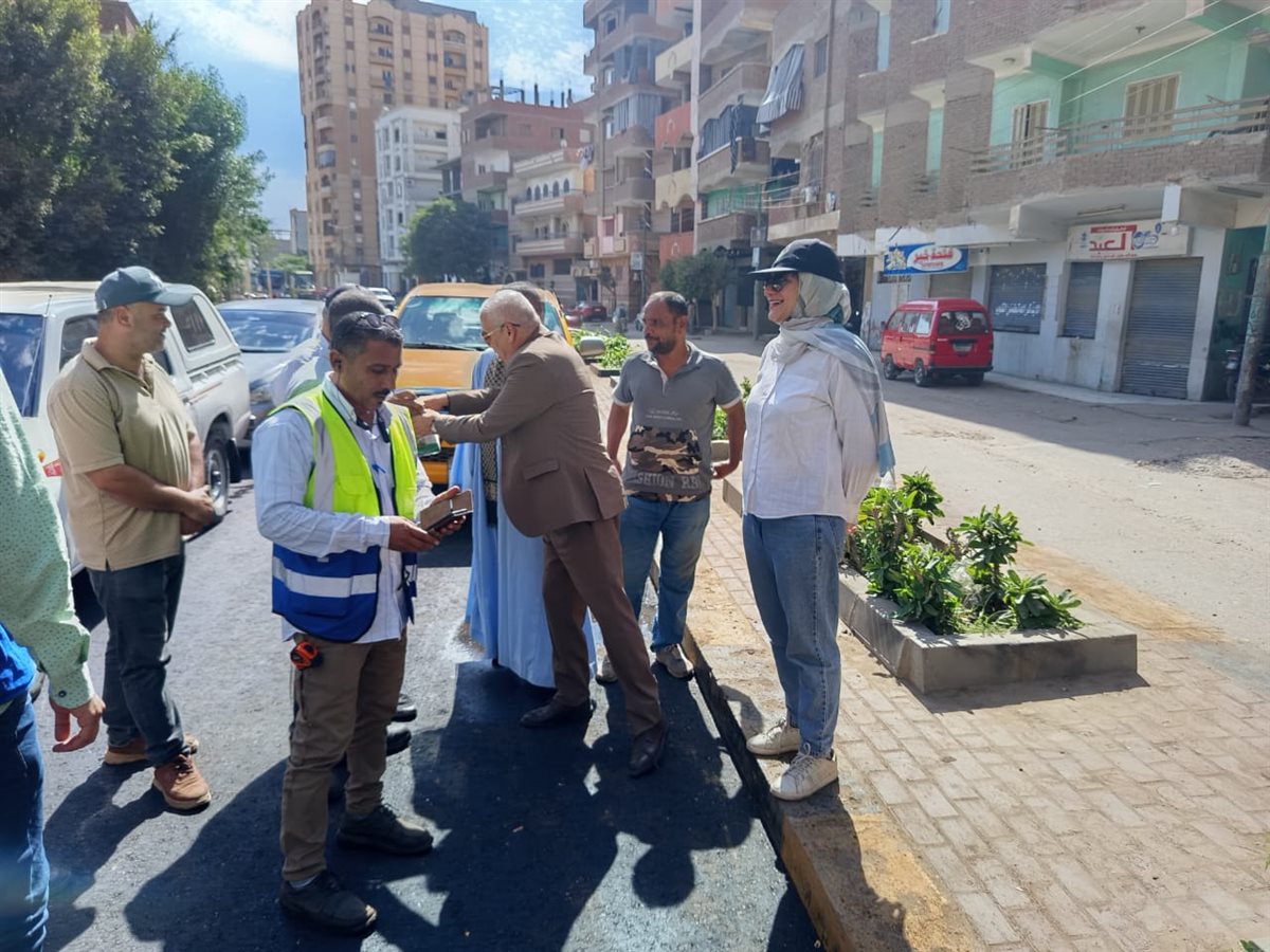 توزيع العصائر علي عمال الرصف بطوخ