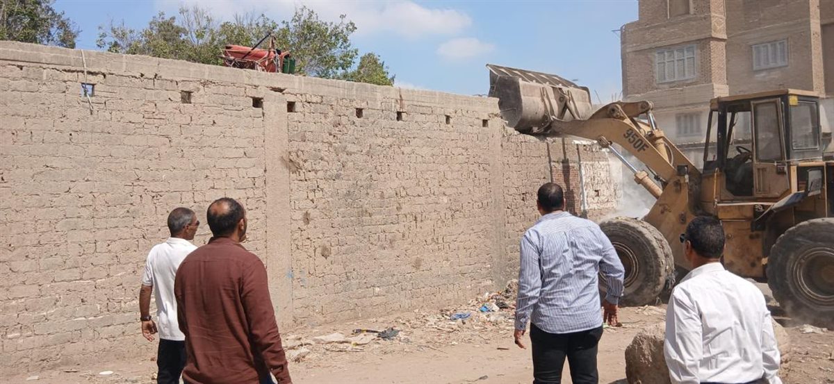 حملات لإزالة مخازن الفرز والخردة في الجيزة