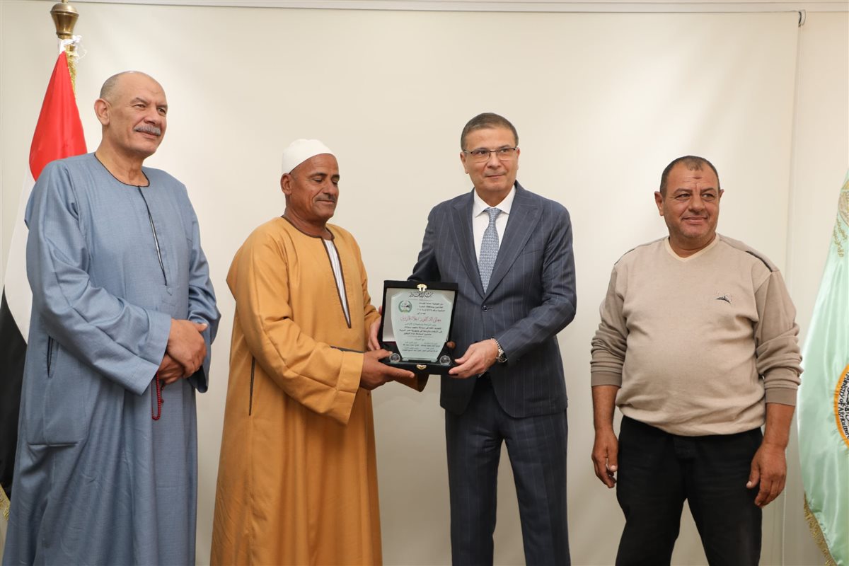 وزير الزراعة يلتقي فلاحي البحيرة