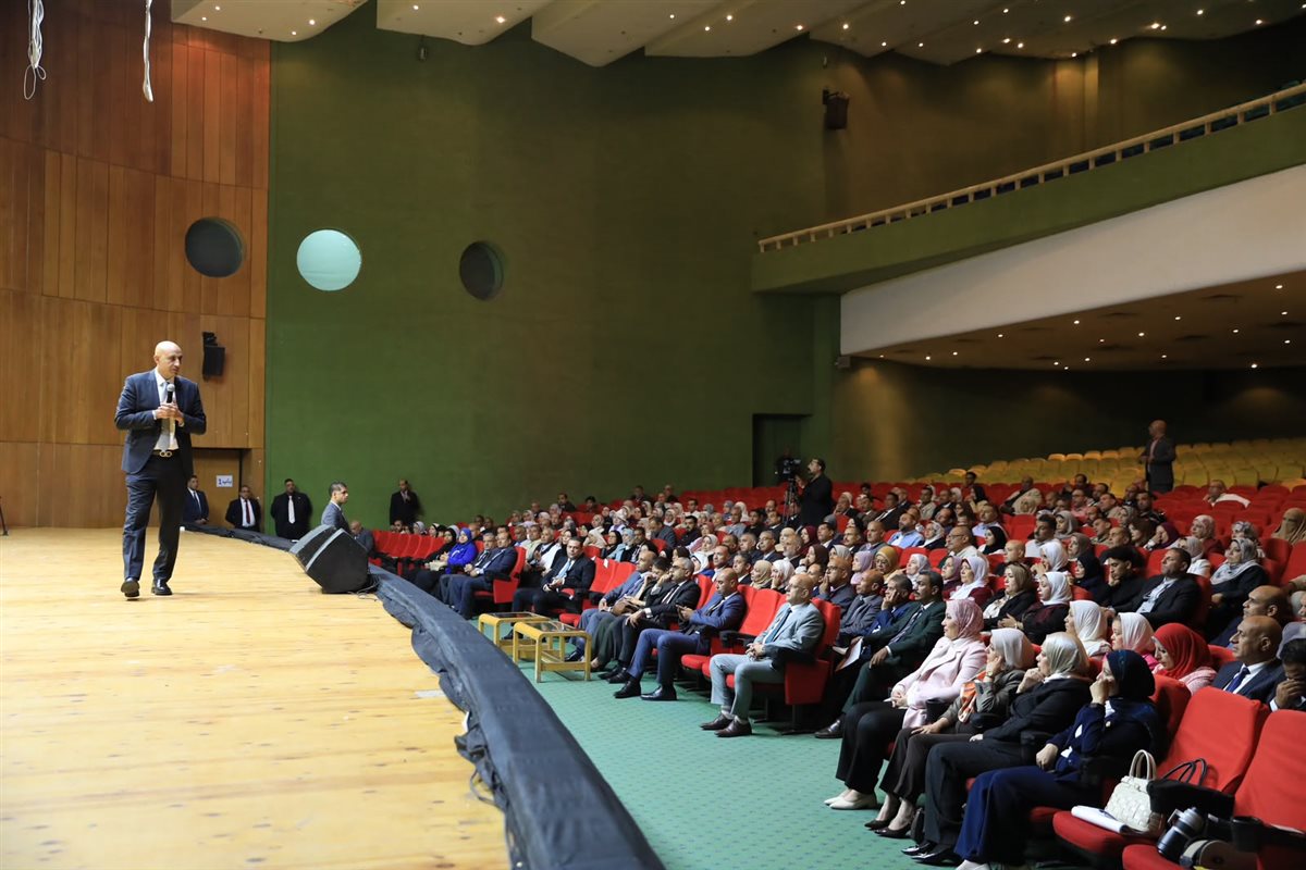 كيف يفتح تكريم 216 مدير مدرسة أبواب القيادة التعليمية أمام المتميزين ؟