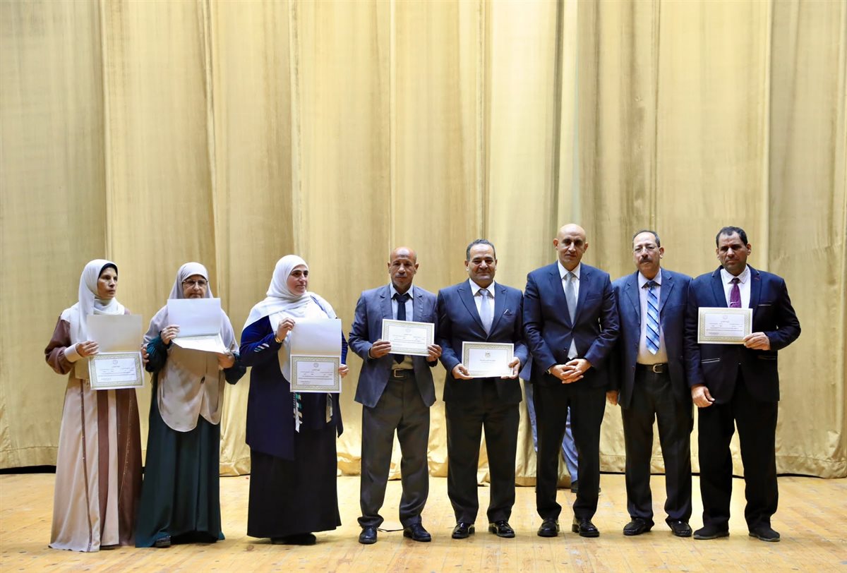 كيف يفتح تكريم 216 مدير مدرسة أبواب القيادة التعليمية أمام المتميزين ؟