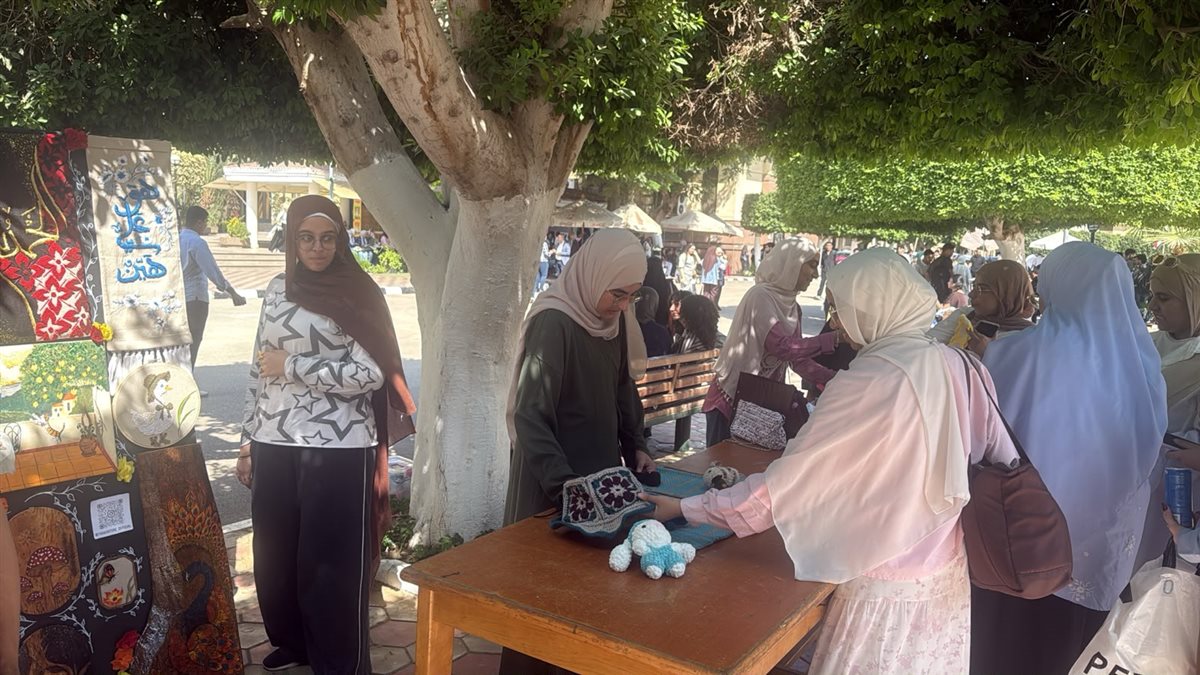 ضمن خطة الأنشطة الطلابية، معرض فني يبرز مواهب وإبداعات الطلاب بطب قصر العيني