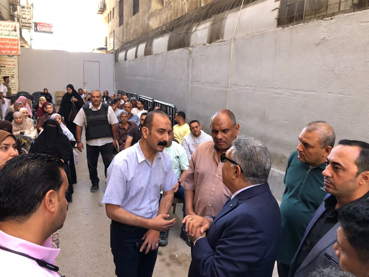 محافظ الدقهلية يتفقد مكتب توثيق الخارجية وعددا من المخابز