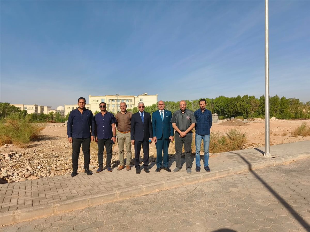 رئيس جامعة جنوب الوادي الأهلية يعاين عدد من المواقع لإنشاء مشروعات خدمية
