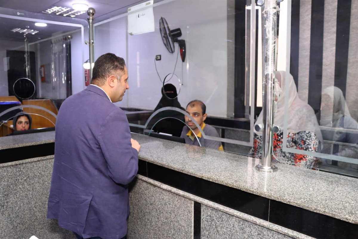 محافظ دمياط محافظ دمياط يتابع خدمات المواطنين بالمركز التكنولوجي برأس البر
