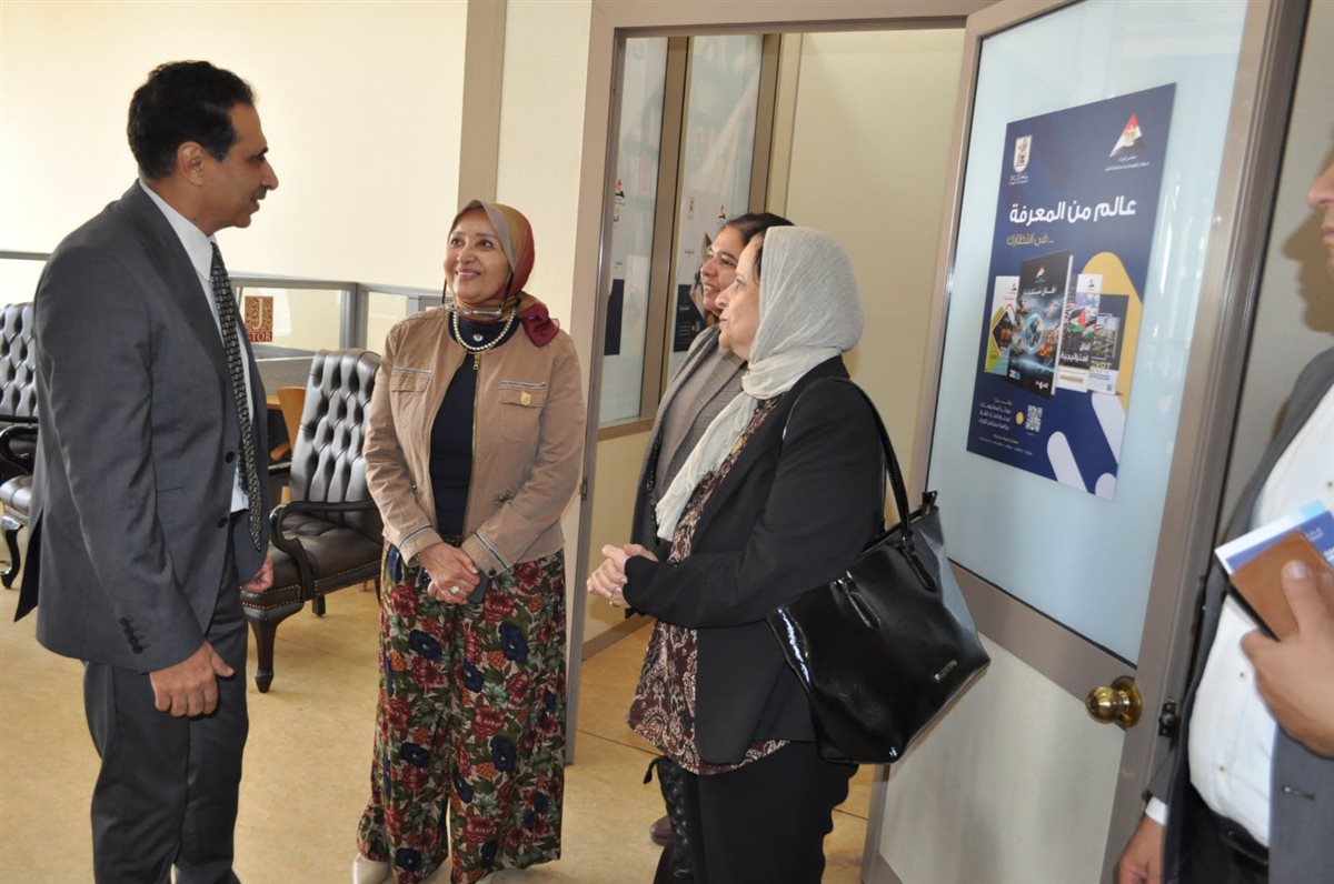 جامعة القاهرة تفتتح ركنا لمركز المعلومات بالمكتبة المركزية لإتاحة إصدارات رقمية مجانية