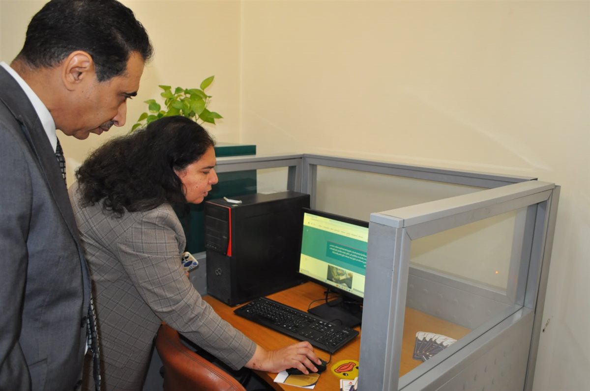 جامعة القاهرة تفتتح ركنا لمركز المعلومات بالمكتبة المركزية لإتاحة إصدارات رقمية مجانية