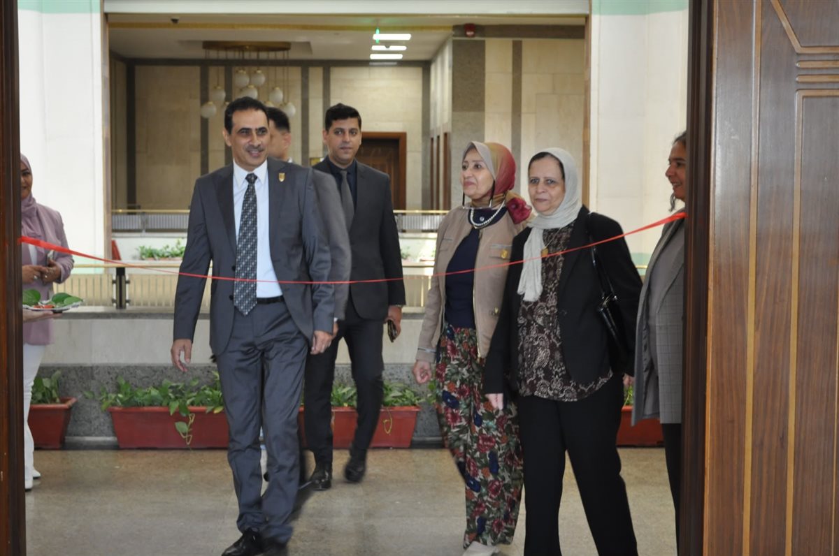جامعة القاهرة تفتتح ركنا لمركز المعلومات بالمكتبة المركزية لإتاحة إصدارات رقمية مجانية