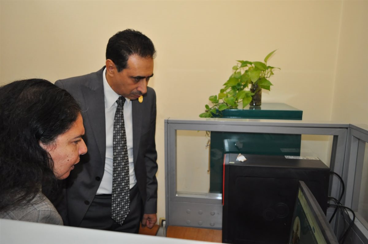 جامعة القاهرة تفتتح ركنا لمركز المعلومات بالمكتبة المركزية لإتاحة إصدارات رقمية مجانية