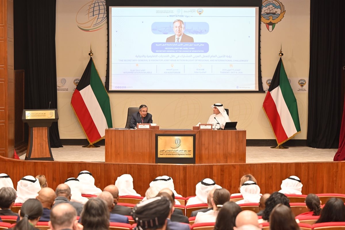 نبيل فهمي في الكويت: ضرورة الانتقال من الاكتفاء بتسجيل المواقف إلى المبادرة وصناعة الفعل