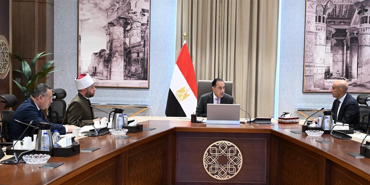 هل تتراجع القيم الاجتماعية أمام السوشيال ميديا؟.. الحكومة تفتح الملف في منتدى مصر 2026