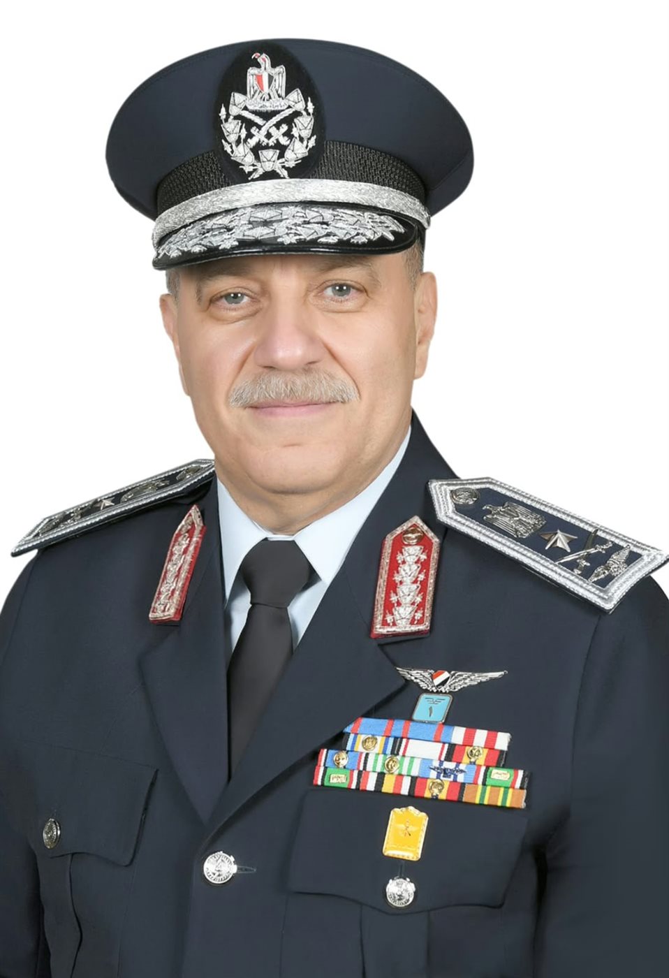 الفريق عمرو صقر يوجّه رسائل إلى رجال القوات الجوية وأسرهم
