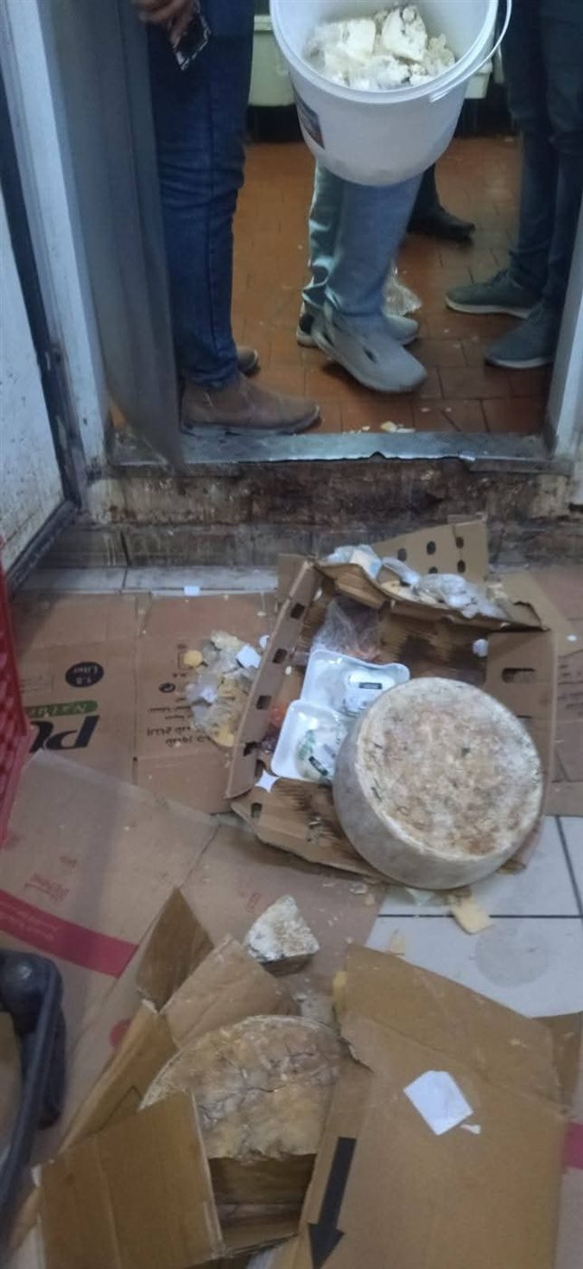 ضبط 550 كيلو فراخ ولحوم مجهولة المصدر في حملة تموينية بالعمرانية