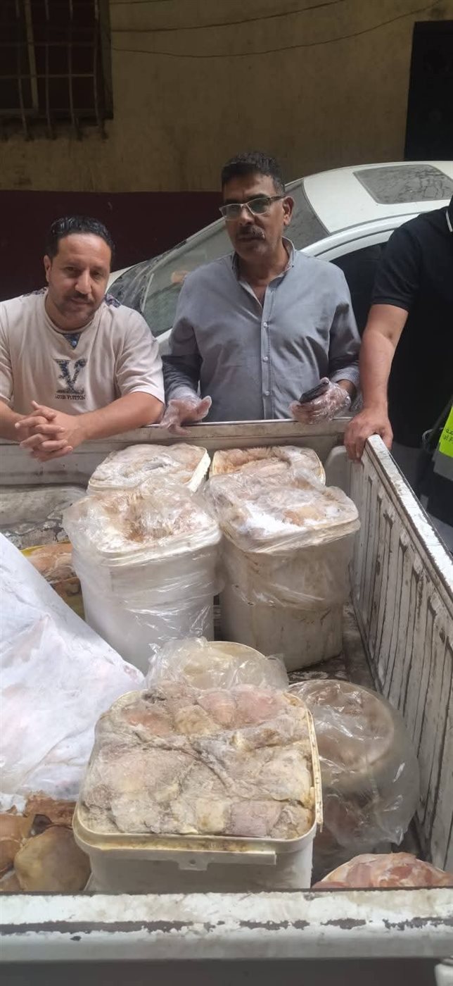 ضبط 550 كيلو فراخ ولحوم مجهولة المصدر في حملة تموينية بالعمرانية