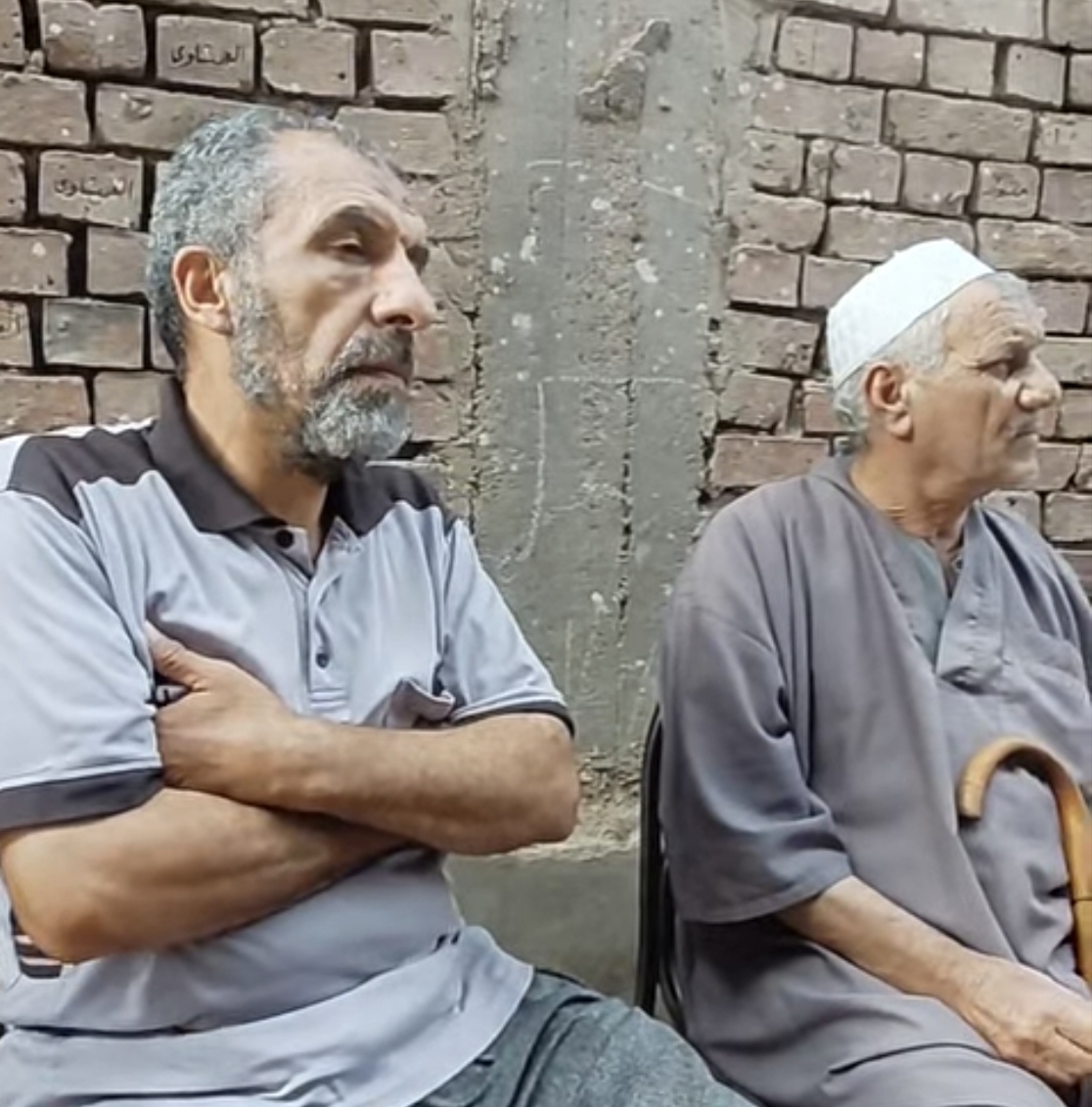 «عايزين نشوف أخونا ونحضنه».. انهيار أسرة محمد لطفي ضحية حادث السودان بالدقهلية