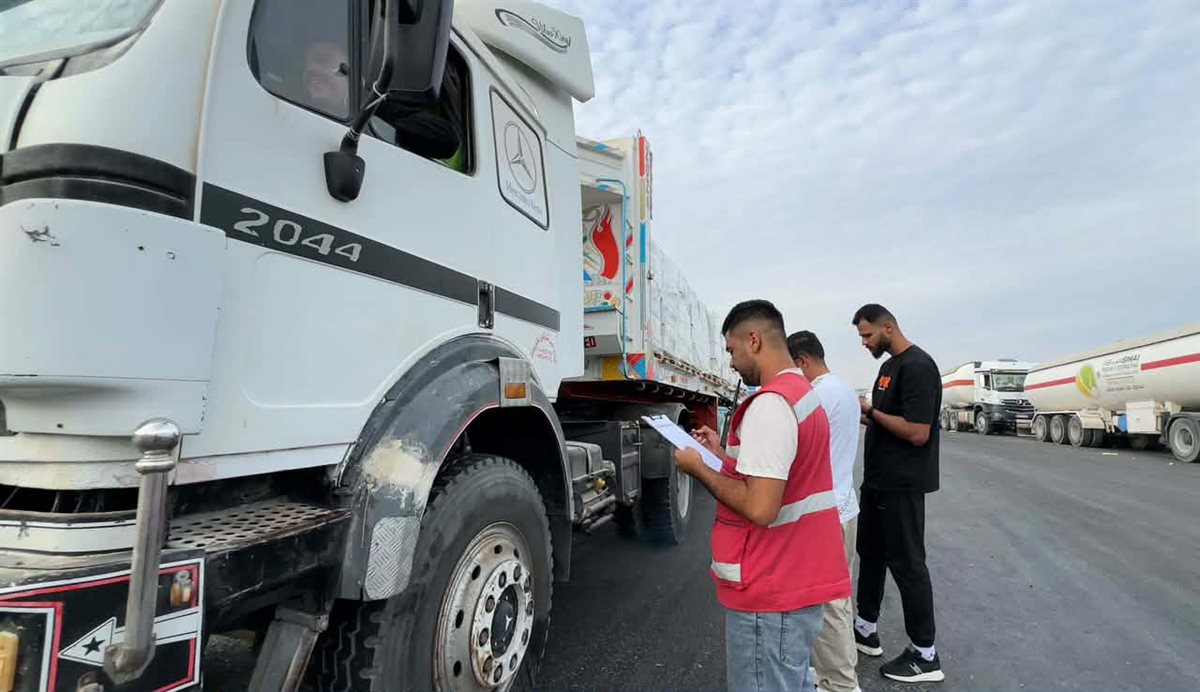 مساعدات شتوية لأهل غزة، 2100 بطانية و440 قطعة ملابس و1188 خيمة، فيتو