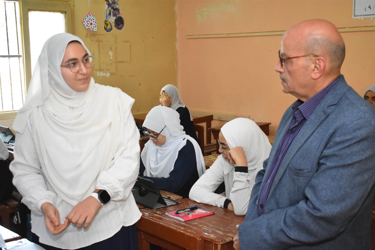 مدير تعليم سوهاج يتابع انتظام الدراسة بمدارس طما