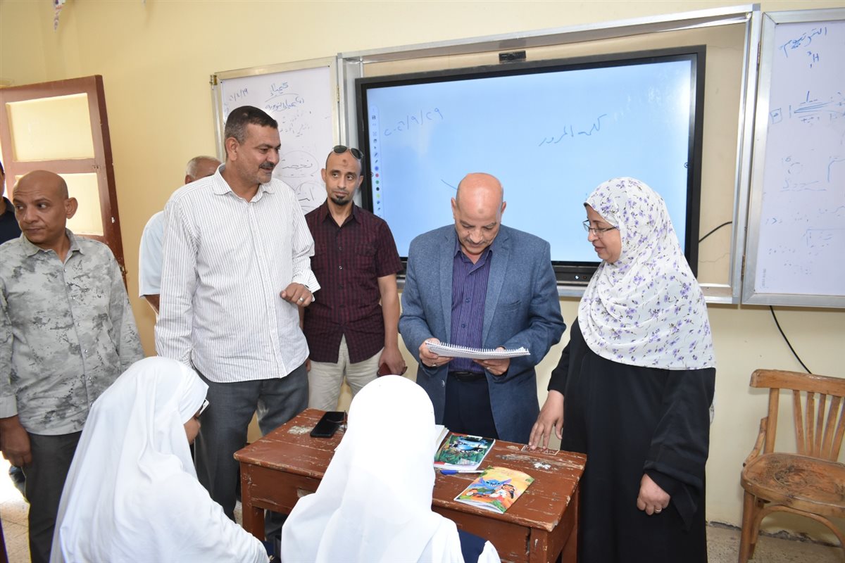 مدير تعليم سوهاج يتابع انتظام الدراسة بمدارس طما