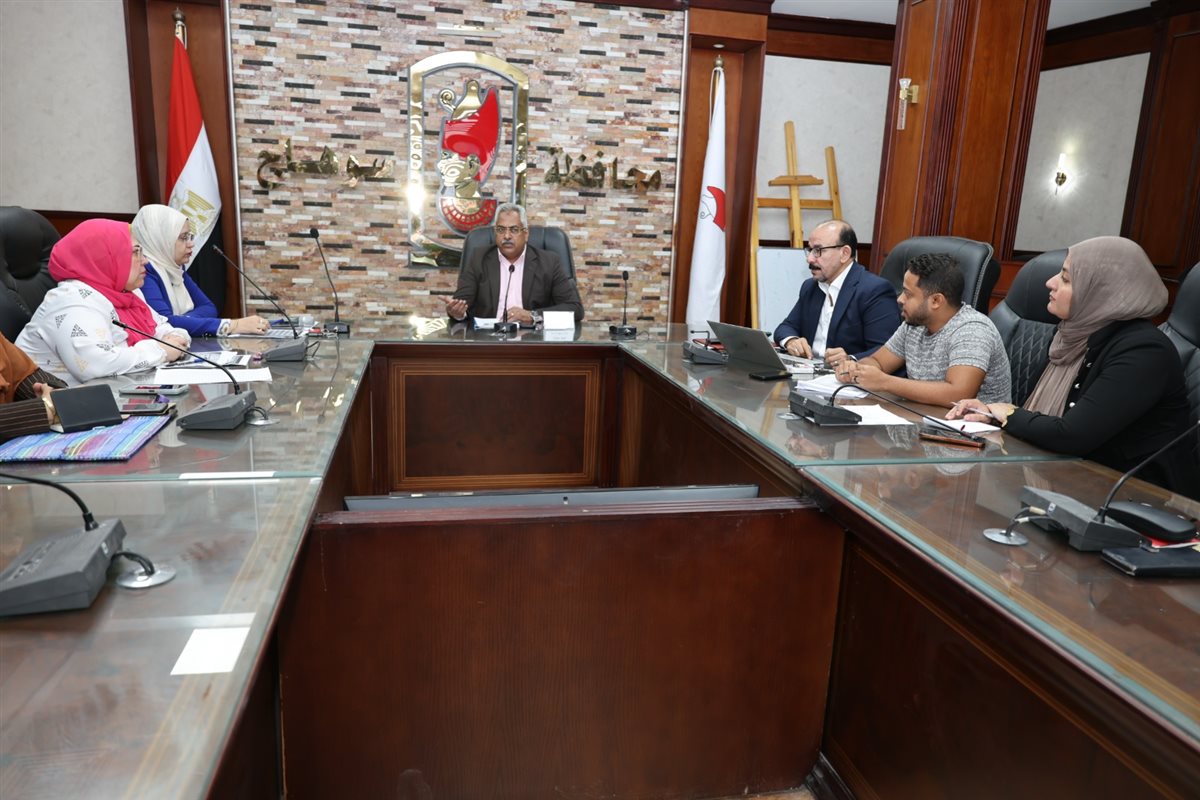 نائب محافظ سوهاج يدشن ورشة عمل لتأهيل وحدات التنمية الاقتصادية بالمراكز والمدن