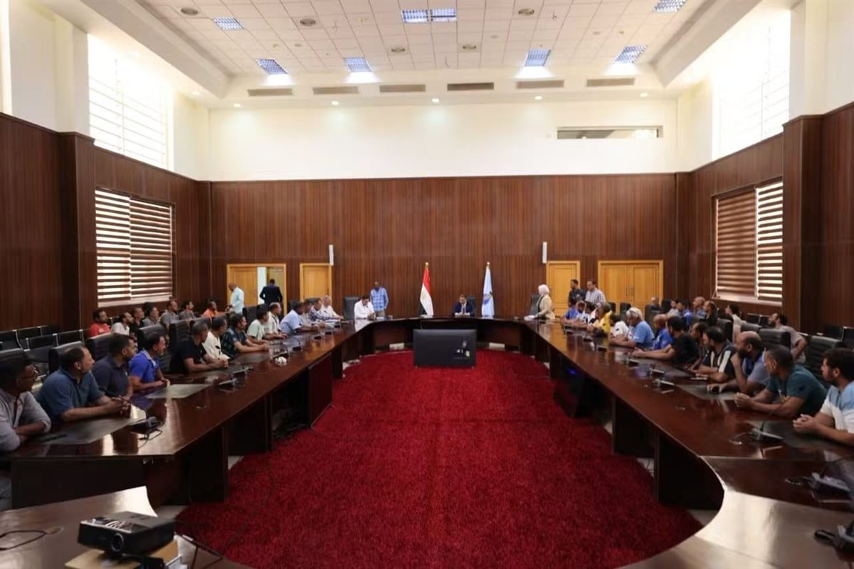 دراسة الحلول المناسبة لاستكمال مدينة الحرفيين وتيسير الإجراءات أمام أصحاب الورش