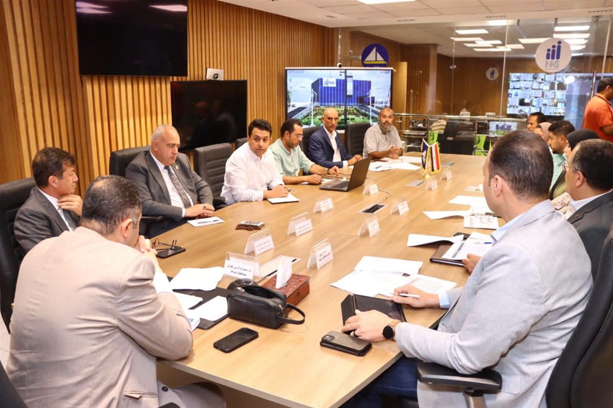 محافظ دمياط يناقش الخطة الاستثمارية لعام 2026/2027
