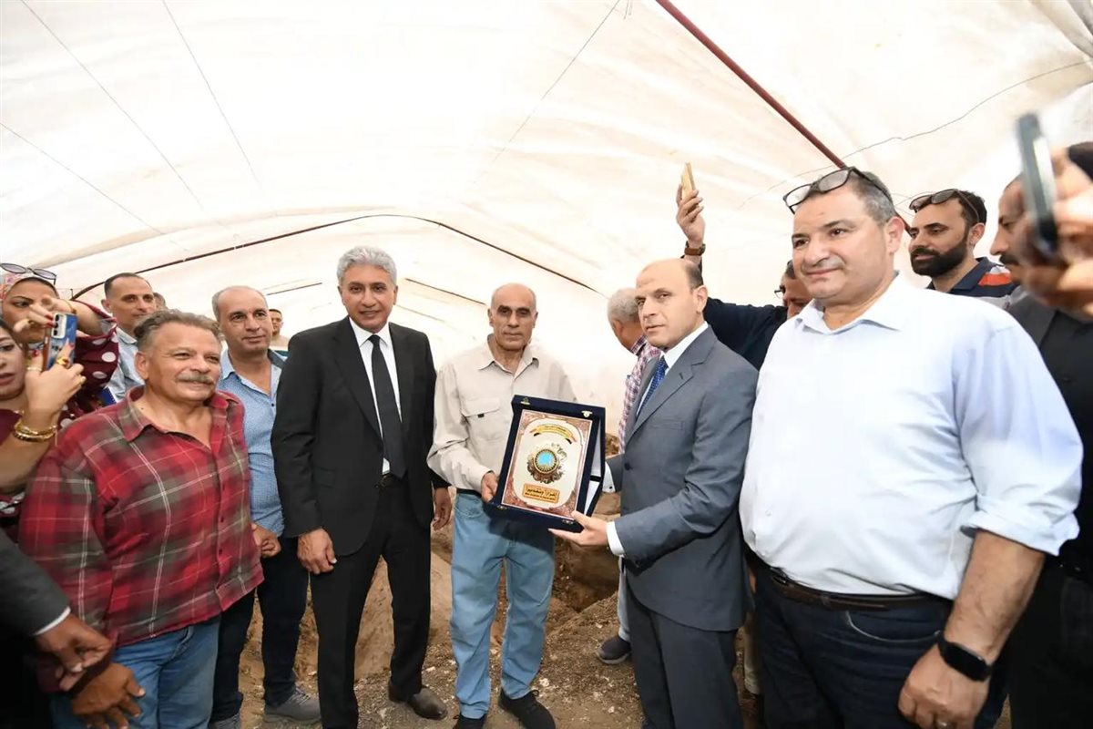 شهادة تكريم ورحلة عمرة من وزارة السياحة لصاحب الإبلاغ عن الكشف الأثري بالغربية