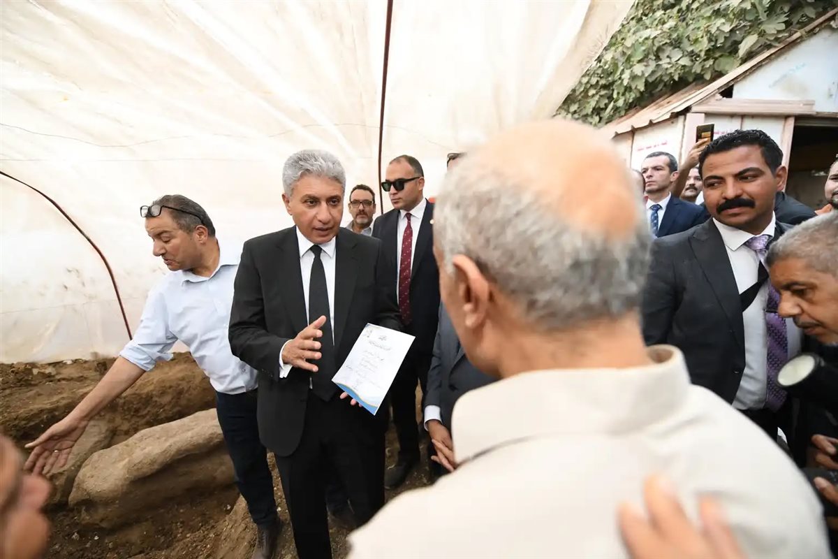 شهادة تكريم ورحلة عمرة من وزارة السياحة لصاحب الإبلاغ عن الكشف الأثري بالغربية