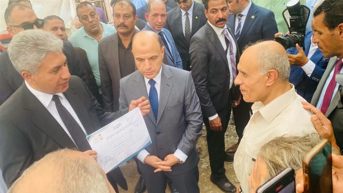 شهادة تكريم ورحلة عمرة من وزارة السياحة لصاحب الإبلاغ عن الكشف الأثري بالغربية