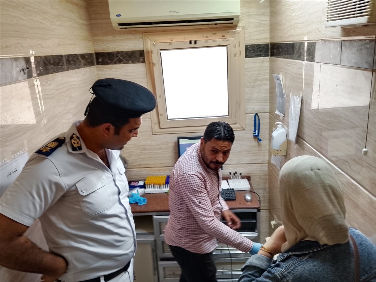 حي شرق المنصورة يشن حملة على العيادات للتأكد من التخلص الآمن من المخلفات الخطرة (صور)